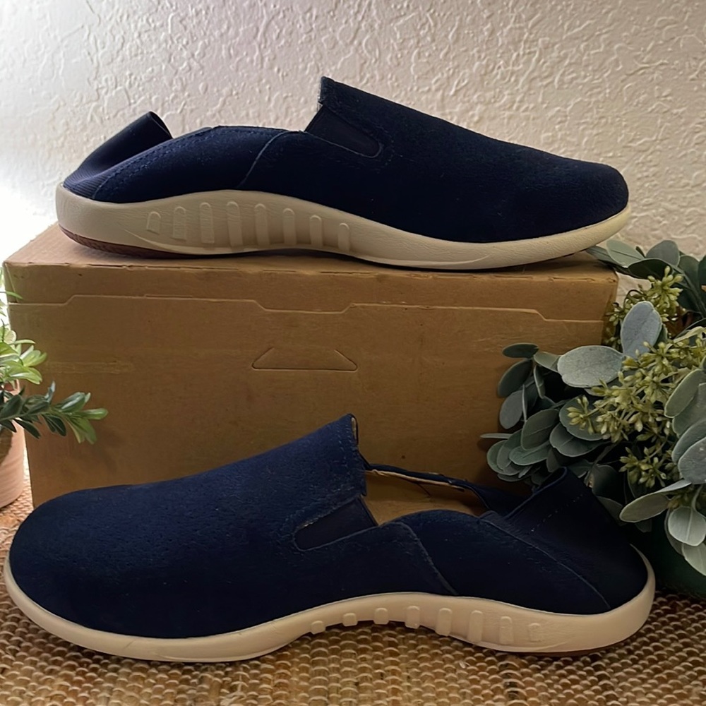 Spenco Orthopedic slip on shoe in a beautiful navy size 12
